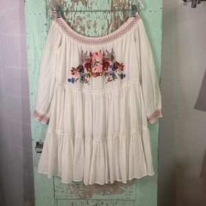 Women’s Free People Sz S white floral embroidered tiered mini dress.